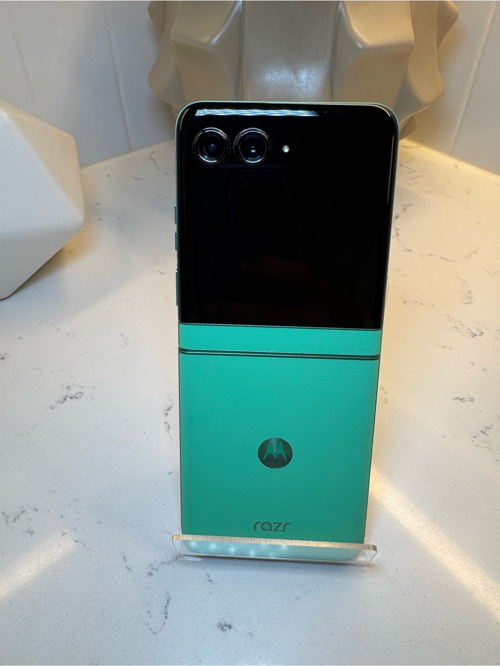 Motorola razr 5G 2025 256 GB Unlocked Pantone Spring Bud green